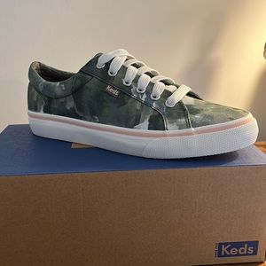 New in box Keds Jump Kick Watercolor Floral in size 8.5